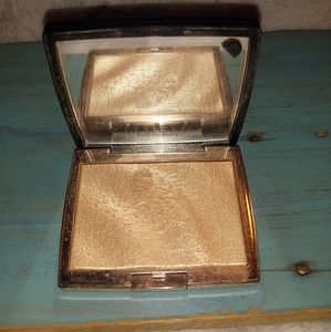 Anastasia Beverly Hills Amrezy Highlighter